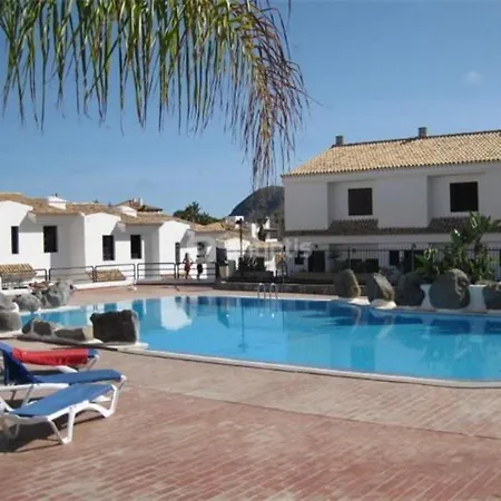 בית נופש Remarkable 2-bed House In With Pool Chayofa
