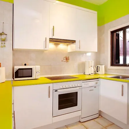 Remarkable 2-bed House In With Pool בית נופש Chayofa