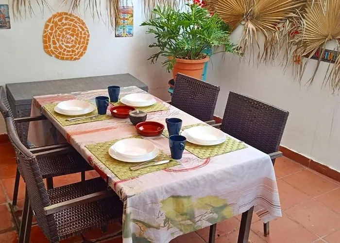 Casa de Férias Charming House With Boho Terrace